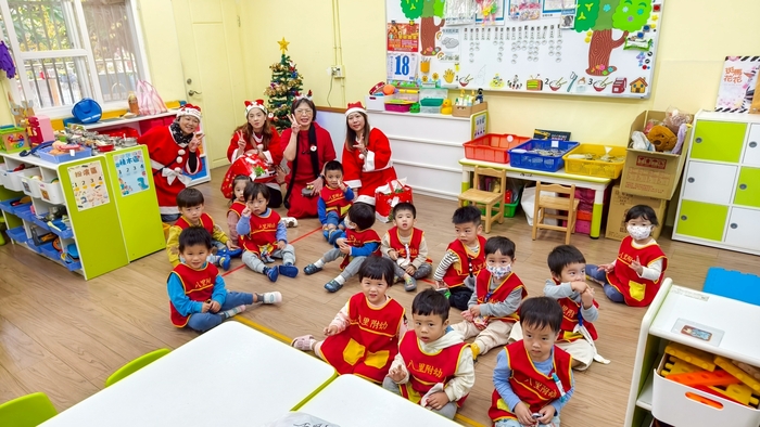 114年聖誕節家長會發放禮物圖片